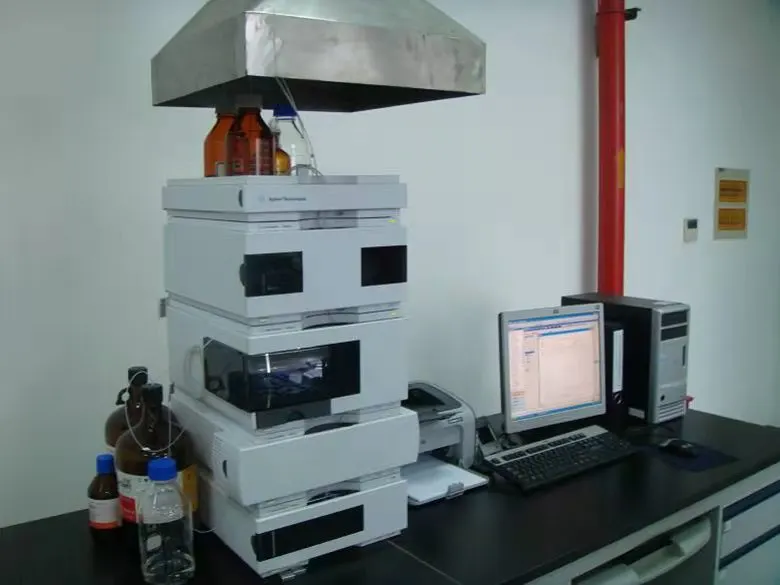 Equipo de análisis en laboratorio
